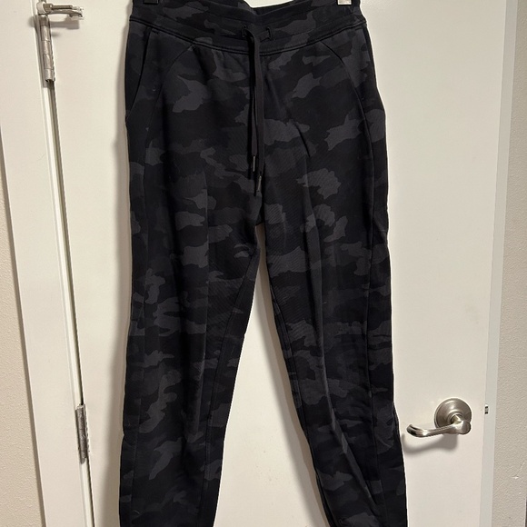 Lululemon Scuba High-Rise French Terry Jogger - Picture 2 of 4